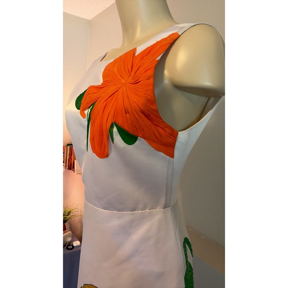 Alice + Olivia - Sleeveless dress with embossed bird and flower print - Picture 10 of 11